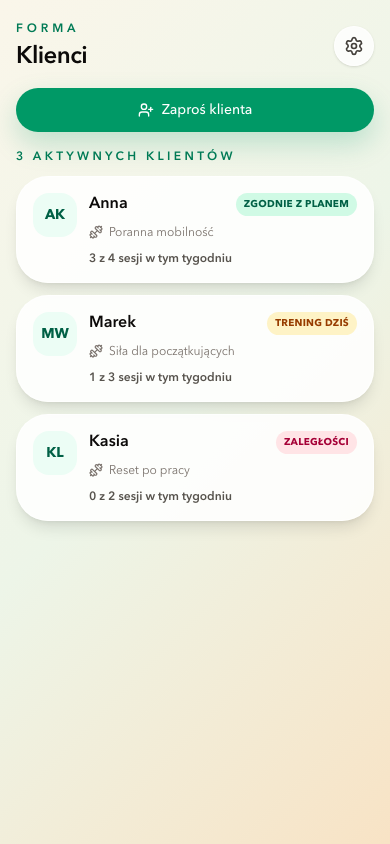 Panel trenera Forma z listą klientów i statusem regularności
